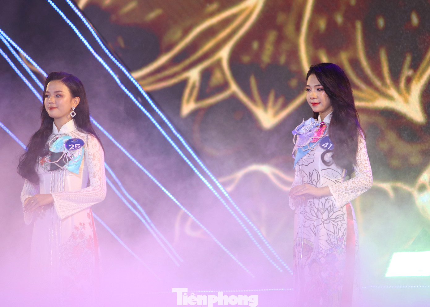 Tại đêm chung kết, các thí sinh tham gia 3 phần thi gồm: Trình diễn áo dài, Trình diễn trang phục dạ hội. Qua các phần thi, ban giám khảo tiếp tục chọn ra 5 nữ sinh xuất sắc nhất bước vào phần thi ứng xử để phân định các ngôi vị Hoa khôi, Á khôi 1 và Á khôi 2.