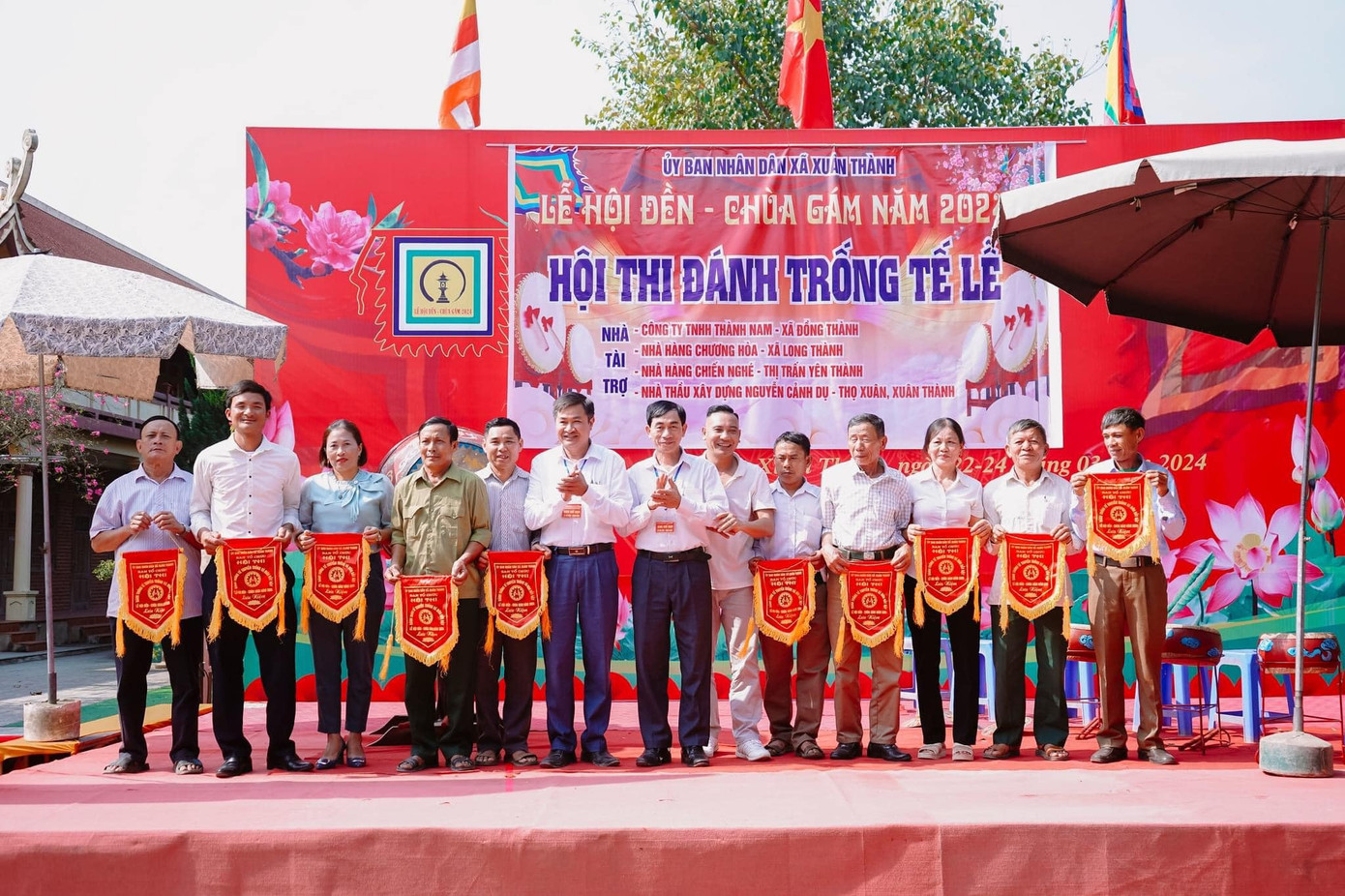 Ông Lê Xuân Thiết - Trưởng ban giám khảo cuộc thi đánh trống tế tại Lễ hội đền, chùa Gám - cho biết năm nay hội thi có 10 đội tham gia. Ảnh: Phật giáo Yên Thành.