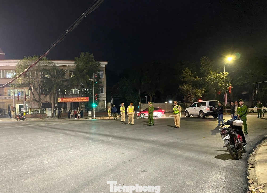 Để đảm bảo trật tự an toàn giao thông và tránh ách tắc giao thông khi người dân ra đường ăn mừng, công an tỉnh Nghệ An đã huy động hơn 1000 cán bộ chiến sĩ túc trực tại các vòng xuyến, ngã tư để phân luồng, điều tiết giao thông. Trong đó cấm các phương tiện đi vào tuyến phố trung tâm như Hồ Tùng Mậu, xung quanh quảng trường Hồ Chí Minh, bưu điện, Nhà văn hóa lao động tỉnh.