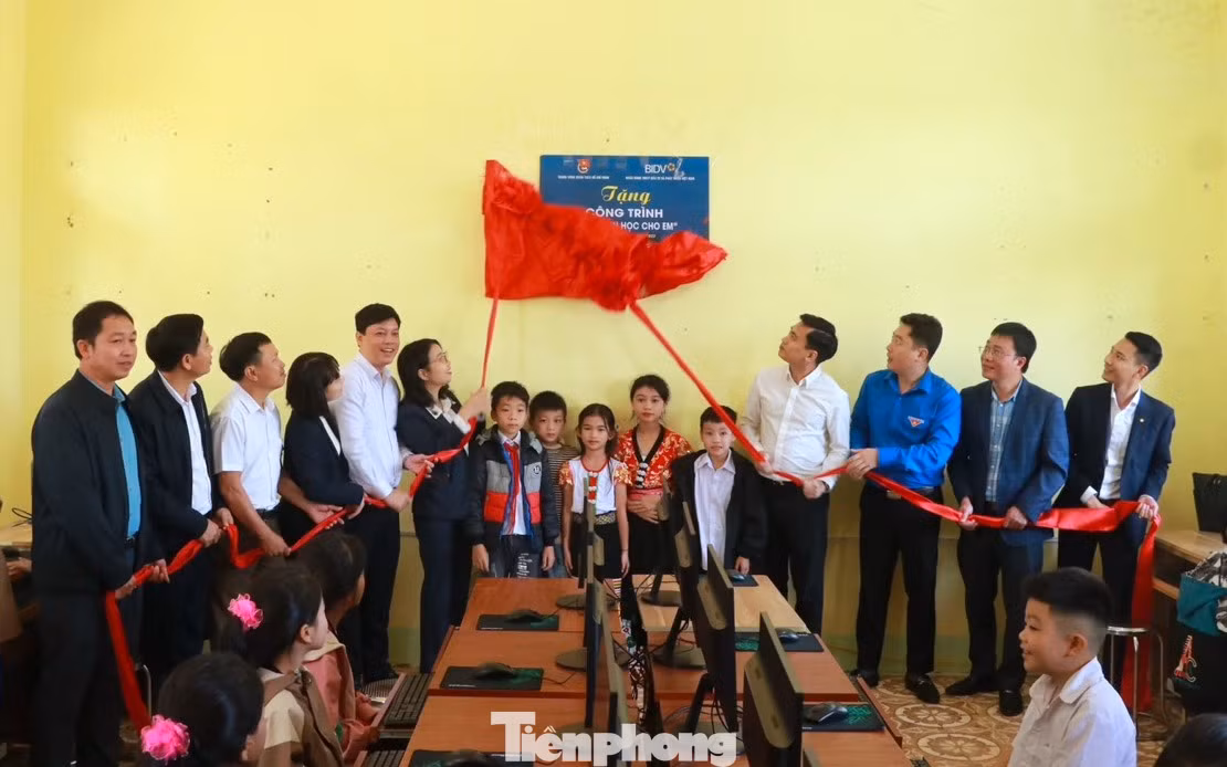 Ban tổ chức cũng tiến hành Lễ Khánh thành công trình “Phòng Tin học cho em” tại Trường Tiểu học Thạch Ngàn. Tổng trị giá các nguồn lực hỗ trợ trong chương trình lễ ra quân là hơn 900 triệu đồng.