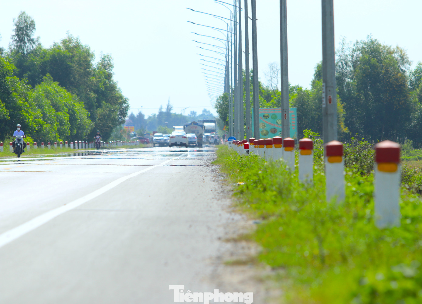 Đoạn đường ven biển dài hơn 7 km đi qua thị xã Cửa Lò đã hoàn thành và đưa vào sử dụng từ nhiều năm nay.