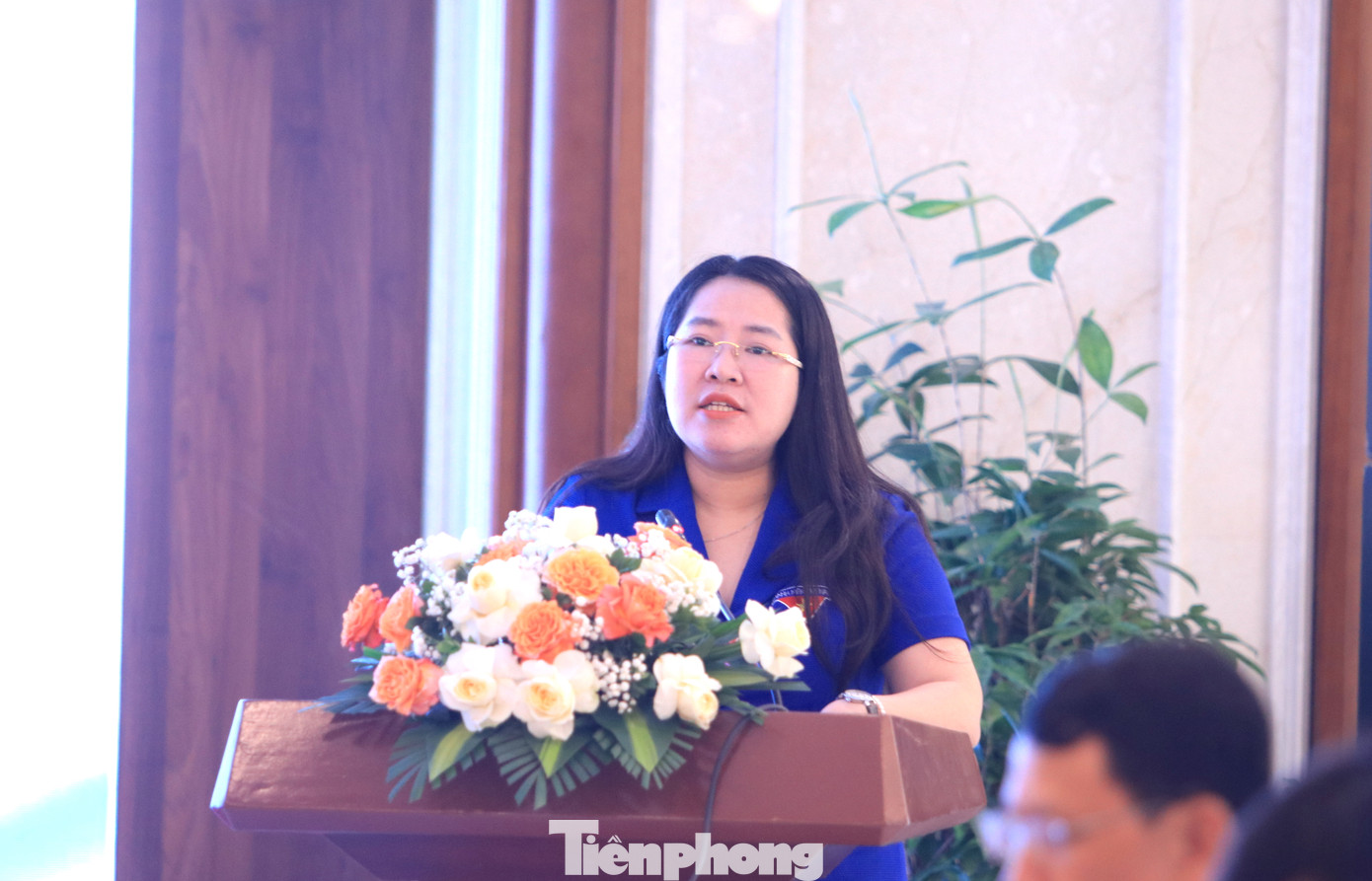 Chị Nguyễn Thị Phương Thúy - Ủy viên Ban Chấp hành T.Ư Đoàn, Bí thư Tỉnh Đoàn Nghệ An báo cáo đánh giá hiệu quả triển khai Chương trình tại Nghệ An. Chị Nguyễn Thị Phương Thúy - Ủy viên Ban Chấp hành T.Ư Đoàn, Bí thư Tỉnh Đoàn Nghệ An báo cáo đánh giá hiệu quả triển khai Chương trình tại Nghệ An.