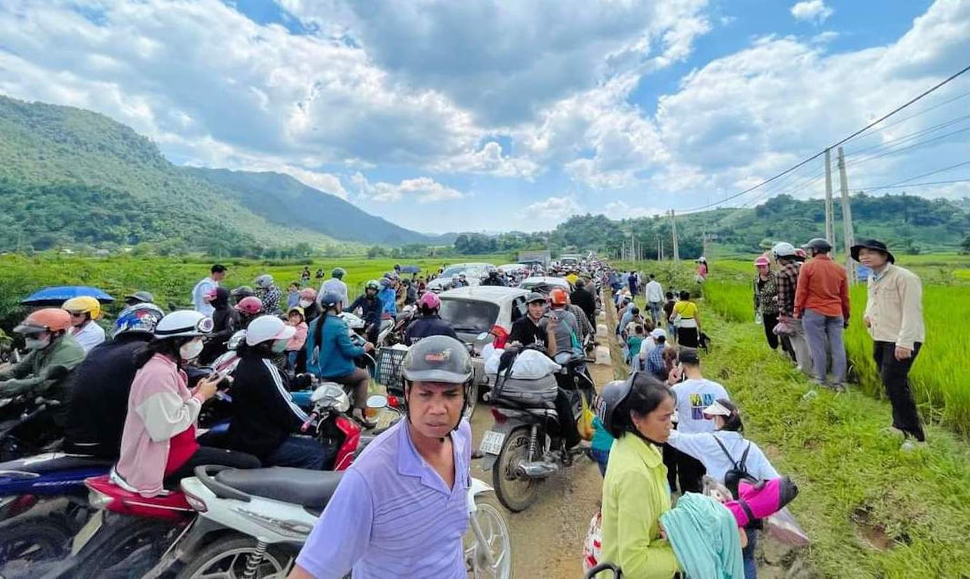 “Chưa bao giờ ở xã chúng tôi lại có một sự kiện thu hút nhiều du khách đến như vậy. Du khách về đông nên đường tắc nhiều giờ đồng hồ. Phiên chợ dự kiến diễn ra trong một ngày, nhưng ngày 2/9, người dân vẫn có nhu cầu thì vẫn tiếp tục mua bán bình thường tại phiên chợ này”, Bí thư Đảng ủy xã Tri Lễ chia sẻ.