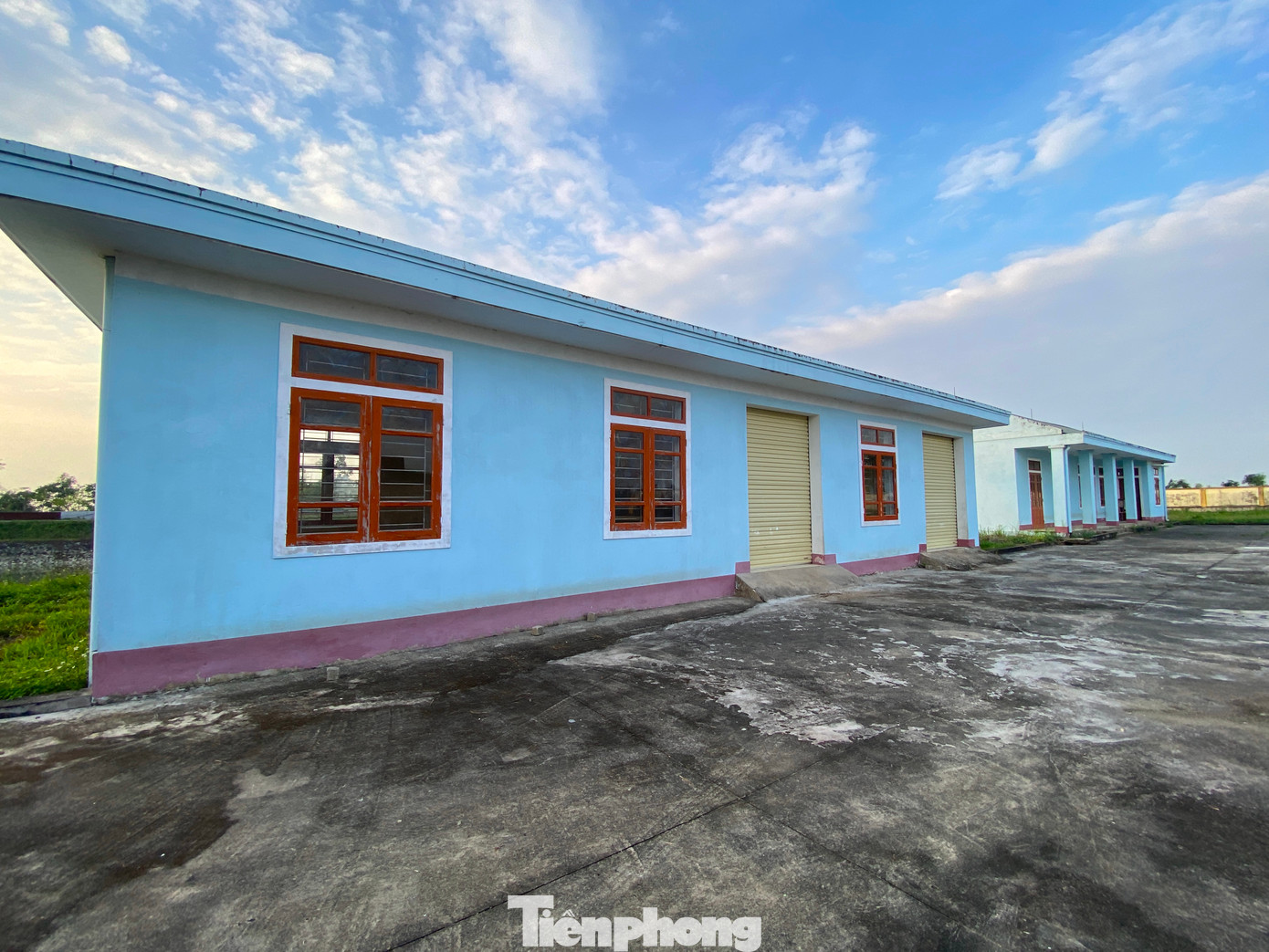 Năm 2018, sau nhiều năm xây dựng, nhà máy nước đã được hoàn thiện với hệ thống nhà điều hành, nhà bơm, bể lắng, lọc, hồ chứa nước. Các hệ thống đường điện, ống nước. Thậm chí hệ thống đường ống dẫn nước được lắp đặt đến các con đường khu vực dân cư.