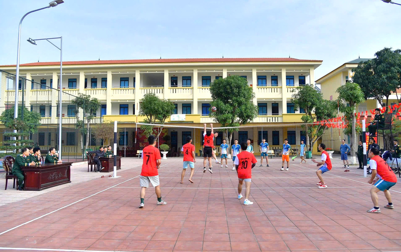 Những ngày đầu năm mới 2025, Bộ Chỉ huy Quân sự tỉnh Nghệ An tổ chức nhiều hoạt động thể dục, thể thao, trò chơi dân gian để các cán bộ, chiến sĩ trong đơn vị tham gia tranh tài, tạo không khí vui tươi dịp Tết đến Xuân về. Những ngày đầu năm mới 2025, Bộ Chỉ huy Quân sự tỉnh Nghệ An tổ chức nhiều hoạt động thể dục, thể thao, trò chơi dân gian để các cán bộ, chiến sĩ trong đơn vị tham gia tranh tài, tạo không khí vui tươi dịp Tết đến Xuân về.