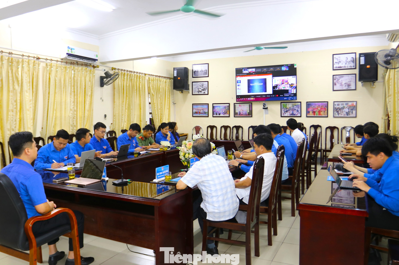 Chương trình được tổ chức trực tiếp kết hợp trực tuyến với các điểm cầu của các Ban T.Ư Đoàn và các Tỉnh Đoàn trong cụm Bắc Trung Bộ. Chương trình được tổ chức trực tiếp kết hợp trực tuyến với các điểm cầu của các Ban T.Ư Đoàn và các Tỉnh Đoàn trong cụm Bắc Trung Bộ.