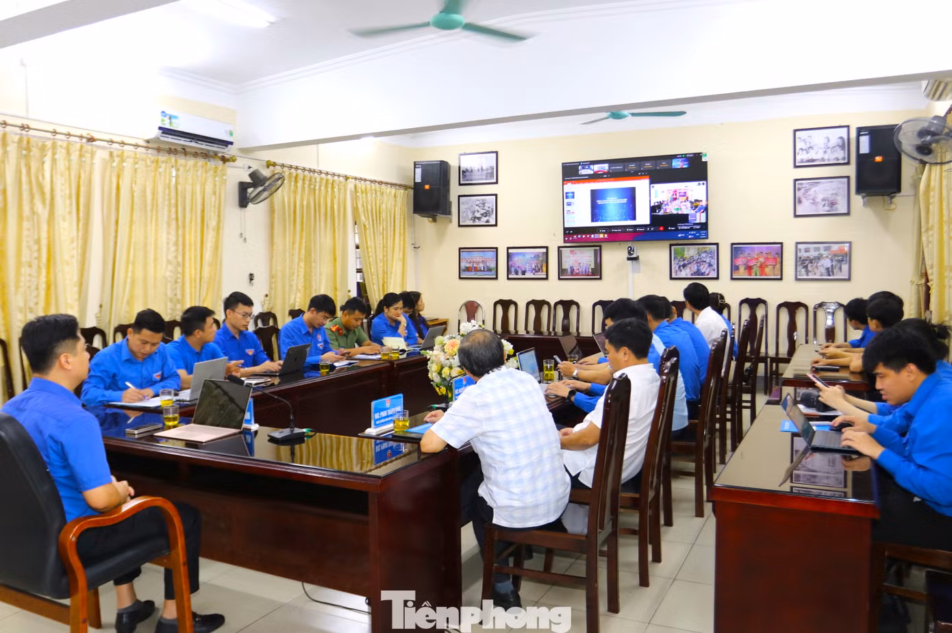 Chương trình được tổ chức trực tiếp kết hợp trực tuyến với các điểm cầu của các Ban T.Ư Đoàn và các Tỉnh Đoàn trong cụm Bắc Trung Bộ. Chương trình được tổ chức trực tiếp kết hợp trực tuyến với các điểm cầu của các Ban T.Ư Đoàn và các Tỉnh Đoàn trong cụm Bắc Trung Bộ.