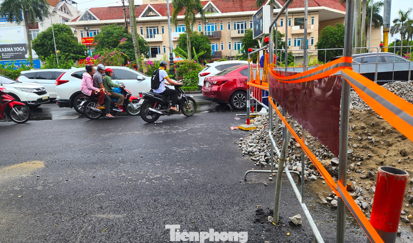 Sau khi xảy ra tai nạn, đơn vị thi công đã lắp thêm các hệ thống rào chắn bằng sắt, đặt biển báo phản quang. Tuy nhiên rào chắn và biển báo vẫn được đặt quá sát với công trường. Sau khi xảy ra tai nạn, đơn vị thi công đã lắp thêm các hệ thống rào chắn bằng sắt, đặt biển báo phản quang. Tuy nhiên rào chắn và biển báo vẫn được đặt quá sát với công trường.