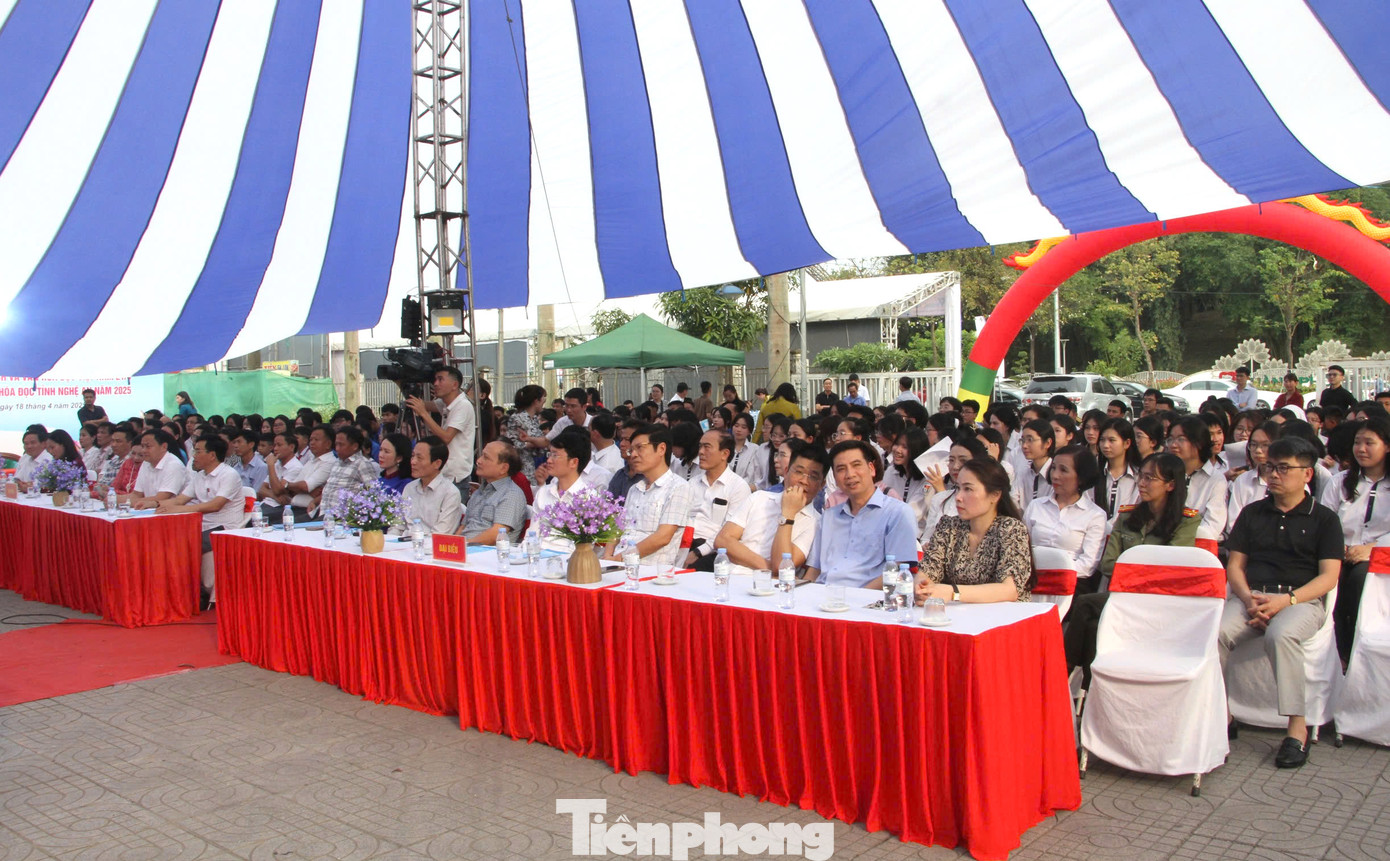 Chiều 18/4, tại Trung tâm Văn hóa tỉnh Nghệ An, Sở Văn hóa - Thể thao và Du lịch đã tổ chức Lễ phát động hưởng ứng Ngày Sách và Văn hóa đọc Việt Nam (21/4), Khai mạc cuộc thi Đại sứ văn hóa đọc tỉnh Nghệ An năm 2025.