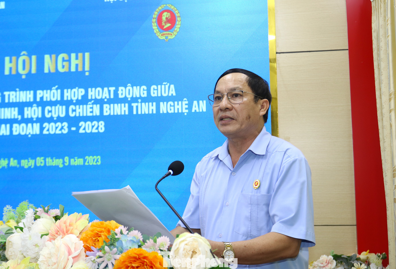 Thiếu tướng Doãn Ngọc Sơn - Phó Chủ tịch Hội Cựu Chiến binh tỉnh Nghệ An trình bày báo cáo kết quả phối hợp giữa hai bên giai đoạn 2018-2023.