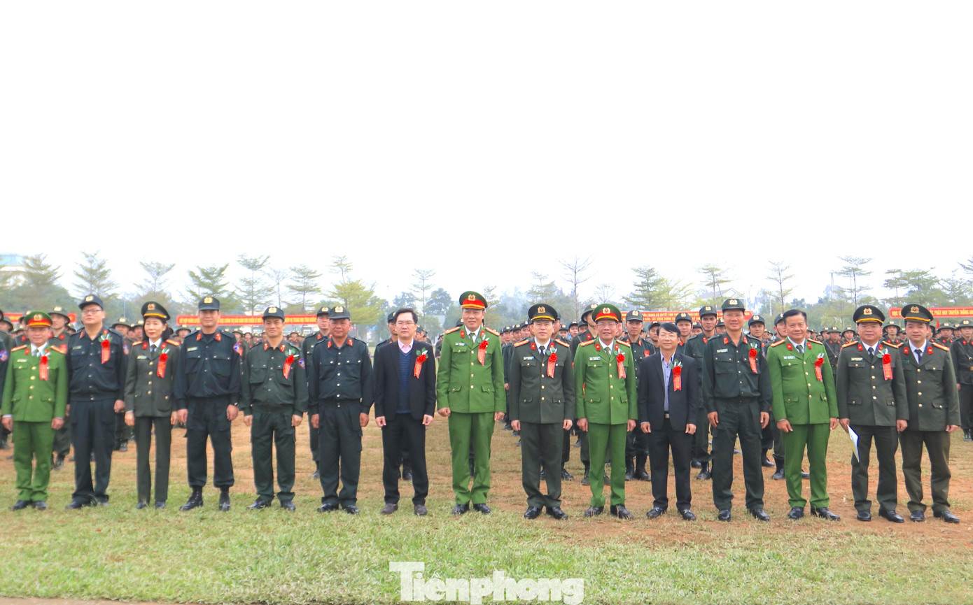 Các đại biểu chụp hình lưu niệm sau lễ khai giảng khóa huấn luyện. Các đại biểu chụp hình lưu niệm sau lễ khai giảng khóa huấn luyện.