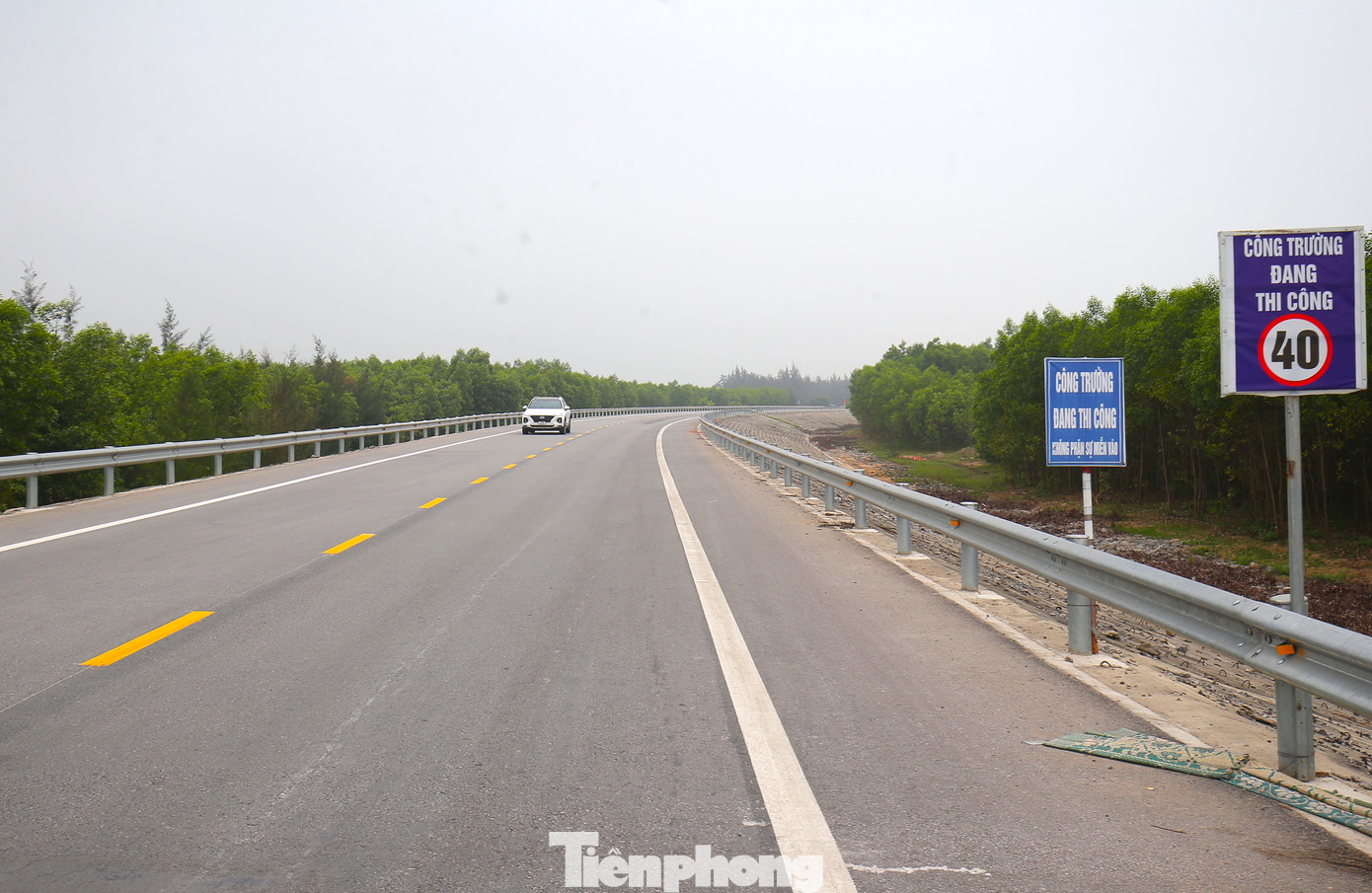 Trên tuyến nhiều đoạn đã xây dựng, lắp đặt hệ thống đèn chiếu sáng hoàn thiện và cho phép các phương tiện lưu thông.