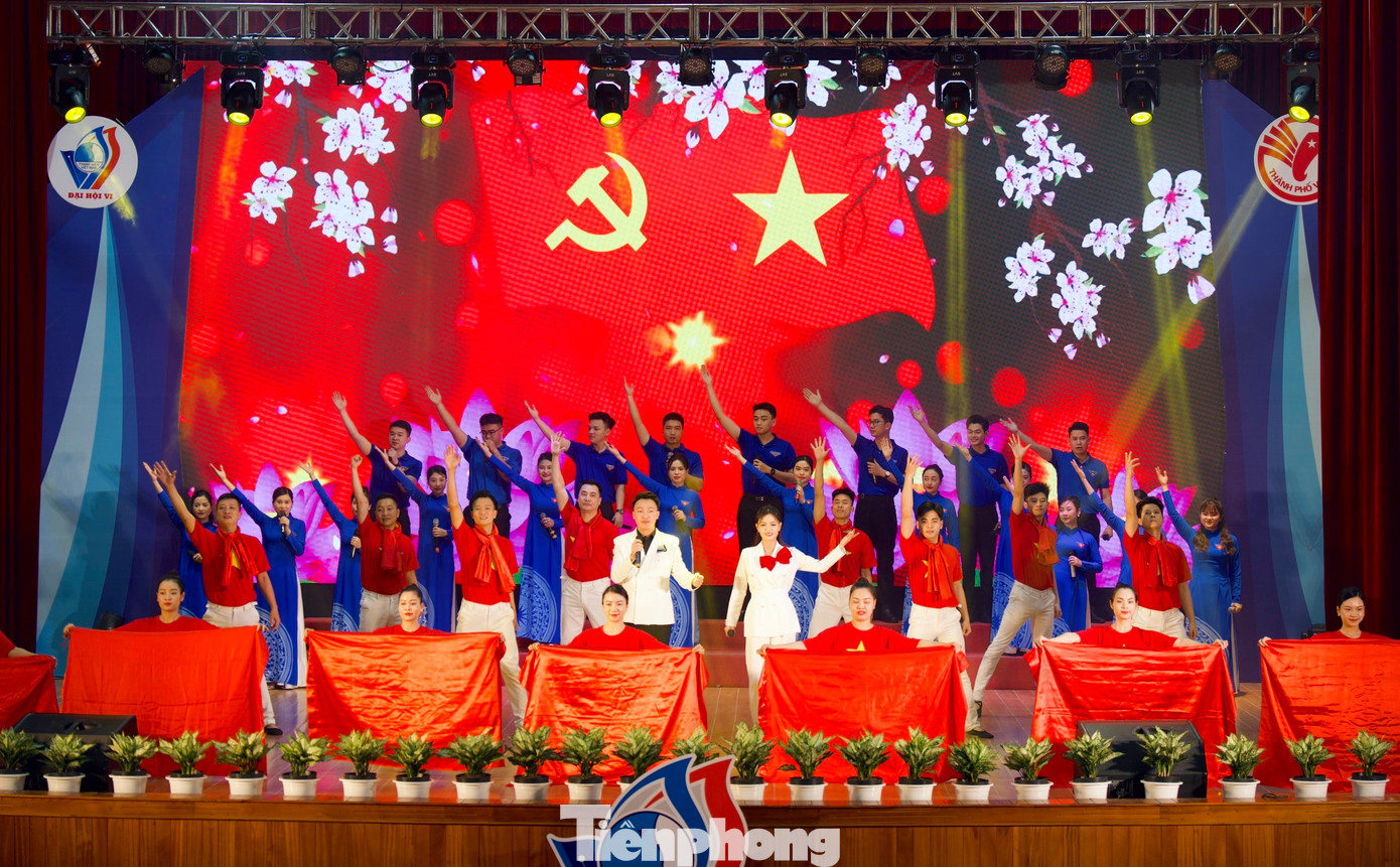 Tiết mục văn nghệ đặc sắc tại Đại hội. Tiết mục văn nghệ đặc sắc tại Đại hội.
