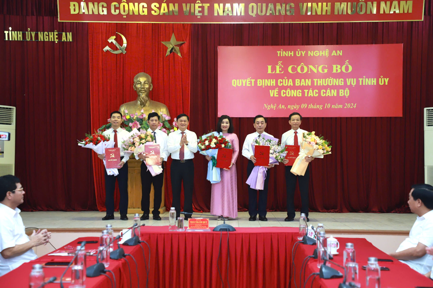 Lễ công bố các quyết định của Ban Thường vụ Tỉnh ủy về công tác cán bộ vào sáng 9/10. Lễ công bố các quyết định của Ban Thường vụ Tỉnh ủy về công tác cán bộ vào sáng 9/10.