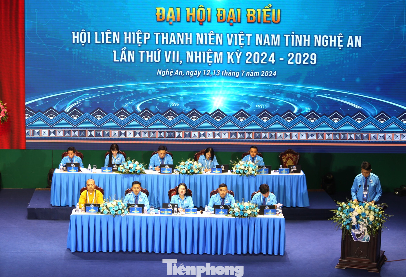 Đoàn Chủ tịch điều hành Đại hội.