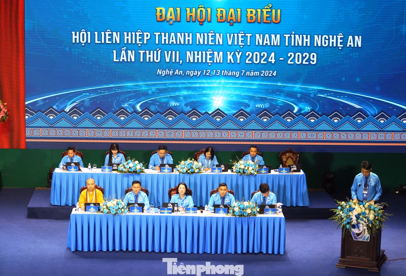 Đoàn Chủ tịch điều hành Đại hội.