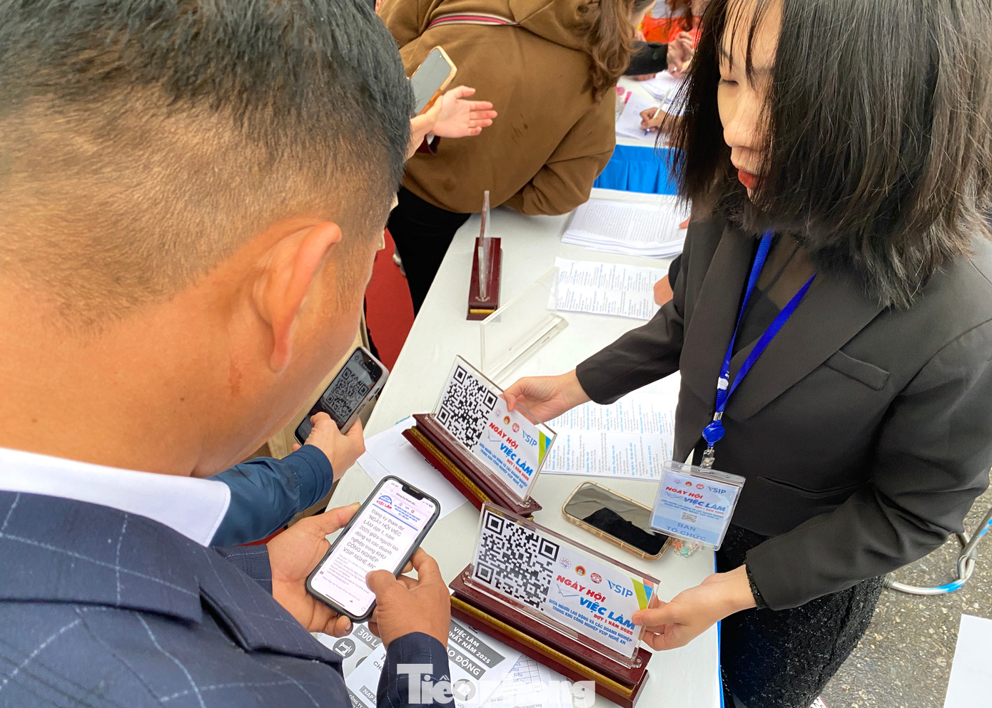 Thông tin về ngày hội được tích hợp trên mã QR để người lao động đăng ký và tìm hiểu ngay trên chiếc điện thoại cá nhân.