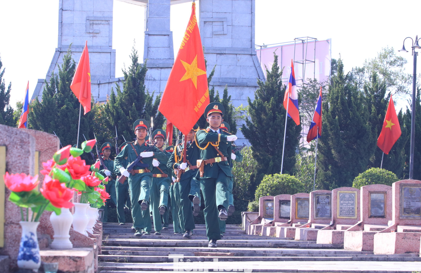 Trong đó, 1.680 hài cốt có tên, quê quán và đã tổ chức bàn giao 937 hài cốt liệt sĩ để chính quyền các địa phương và gia đình tổ chức an táng tại quê hương các liệt sĩ. Việc làm này đã góp phần làm vơi bớt nỗi đau của gia đình và thân nhân các liệt sĩ.