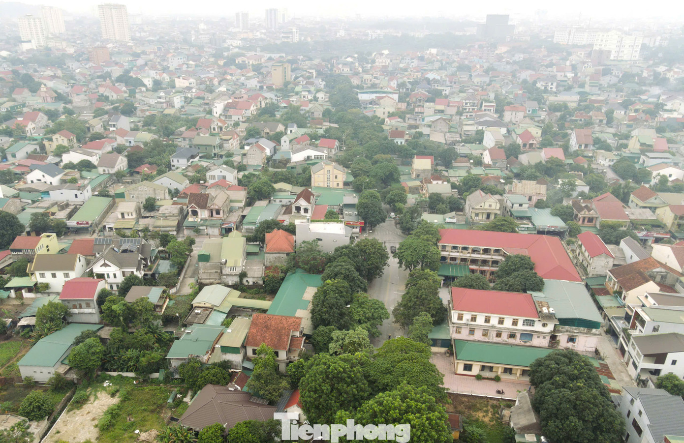 Đường Nguyễn Gia Thiều (phường Hưng Dũng, thành phố Vinh, Nghệ An) có điểm bắt đầu từ ngã ba đường Võ Nguyên Hiến và có điểm kết thúc được quy hoạch nối vào đường Nguyễn Sỹ Sách kéo dài. Đường Nguyễn Gia Thiều (phường Hưng Dũng, thành phố Vinh, Nghệ An) có điểm bắt đầu từ ngã ba đường Võ Nguyên Hiến và có điểm kết thúc được quy hoạch nối vào đường Nguyễn Sỹ Sách kéo dài.