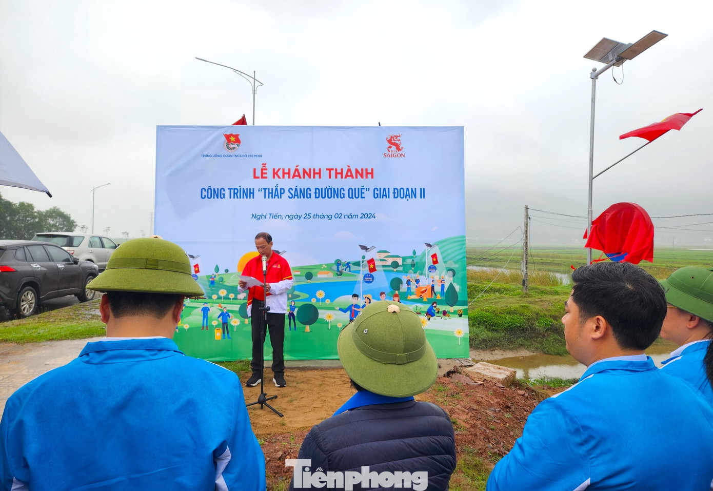 Các đại biểu dự lễ khánh thành công trình "Thắp sáng đường quê" tại xã Nghi Tiến (huyện Nghi Lộc, Nghệ An). Các đại biểu dự lễ khánh thành công trình "Thắp sáng đường quê" tại xã Nghi Tiến (huyện Nghi Lộc, Nghệ An).