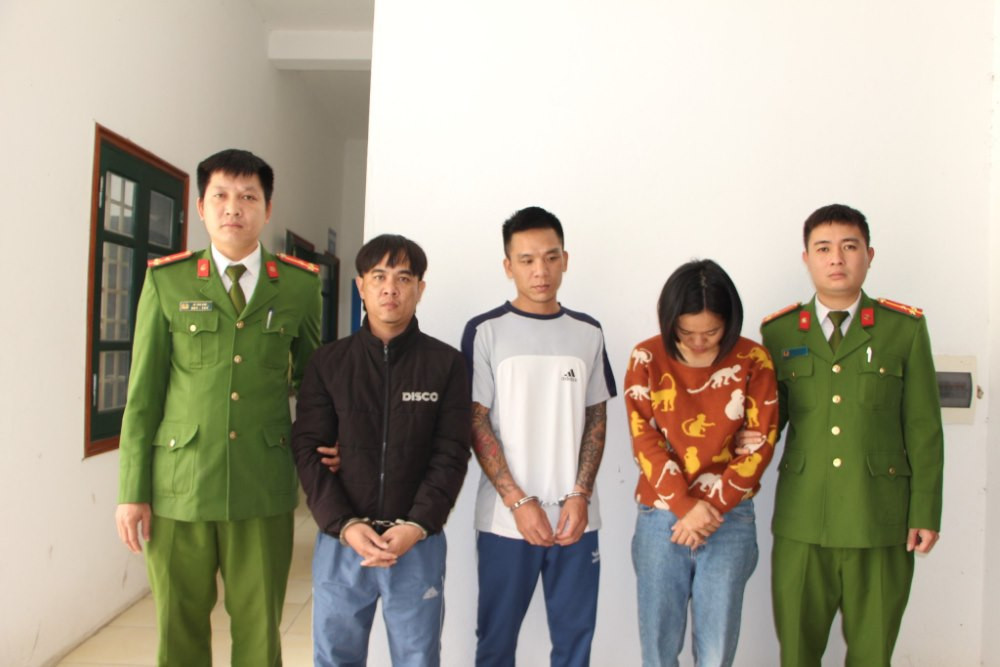 Các đối tượng tại cơ quan công an. Các đối tượng tại cơ quan công an.