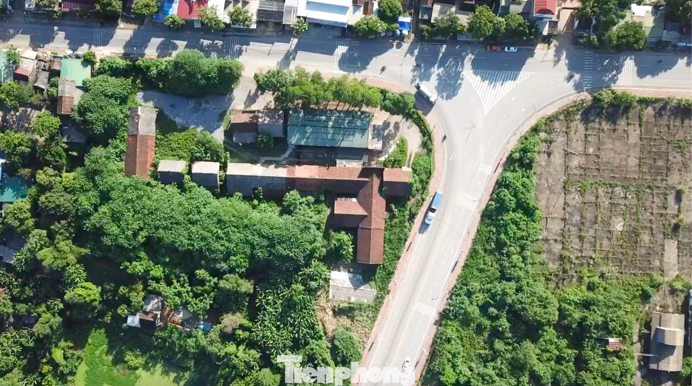 Khu xưởng này nằm trong khu vực dân cư nên mùi hôi thối ảnh hưởng đến hơn 400 hộ dân xóm Bắc Ninh và xóm Phú Thành (xã Tây Hiếu).