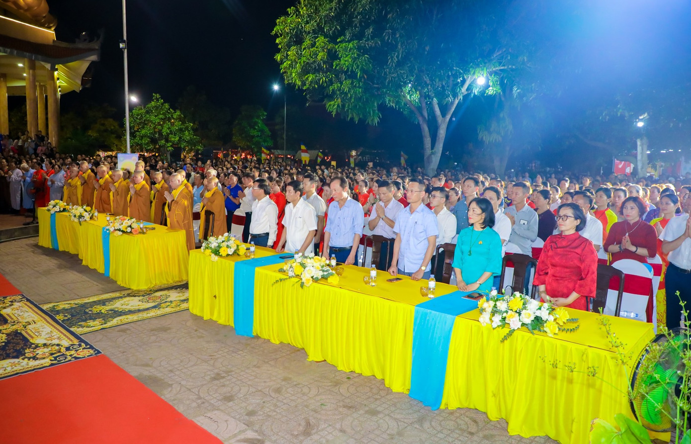 Buổi lễ có sự tham dự của Chư tôn đức Phật giáo Nghệ An, lãnh đạo huyện Nghi Lộc, các xã cùng hơn 2.000 phật tử trên địa bàn tỉnh Nghệ An.