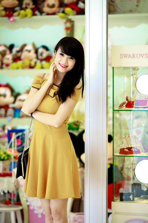 Duyên dáng trong chiếc váy vàng