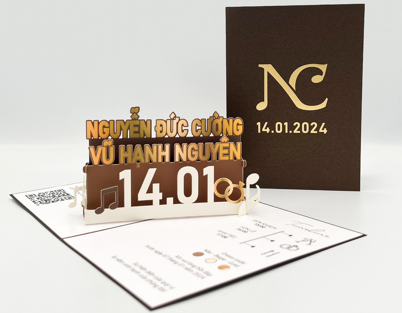 Thiệp cưới độc đáo của bộ đôi Nguyễn Đức Cường - Vũ Hạnh Nguyên.