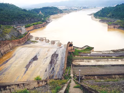 Lần đầu tiên trong 23 năm kể từ khi đi vào hoạt động, Thủy điện Hòa Bình không mở cửa xả lũ vì nước về quá ít 