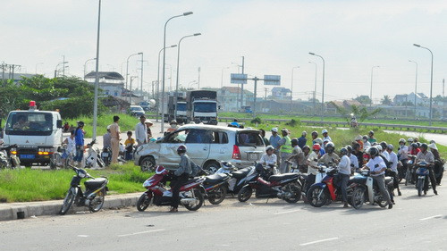 Hiện trường vụ cướp xe trên đại lộ Đông - Tây