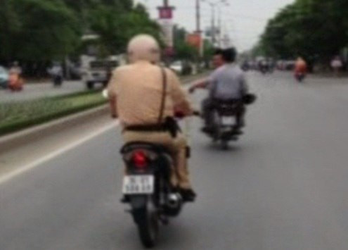 Cảnh rượt đuổi của đại úy Hoàng