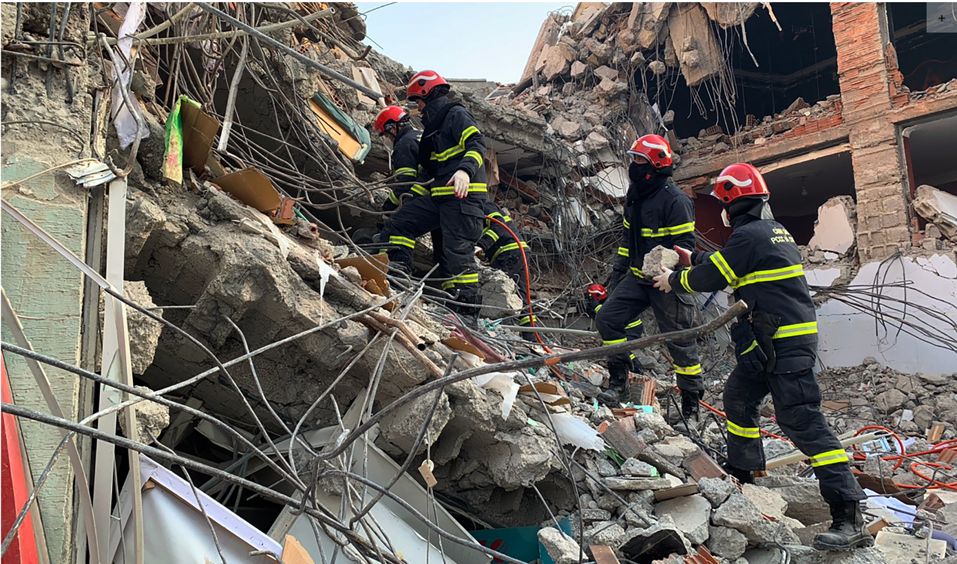 Cơ quan Ứng phó thảm họa và tình huống khẩn cấp Thổ Nhĩ Kỳ (AFAD), lực lượng cứu hộ của Công an Việt Nam tìm kiếm nạn nhân vùi lấp sau trận động đất hôm 6/2/2023. Cơ quan Ứng phó thảm họa và tình huống khẩn cấp Thổ Nhĩ Kỳ (AFAD), lực lượng cứu hộ của Công an Việt Nam tìm kiếm nạn nhân vùi lấp sau trận động đất hôm 6/2/2023.