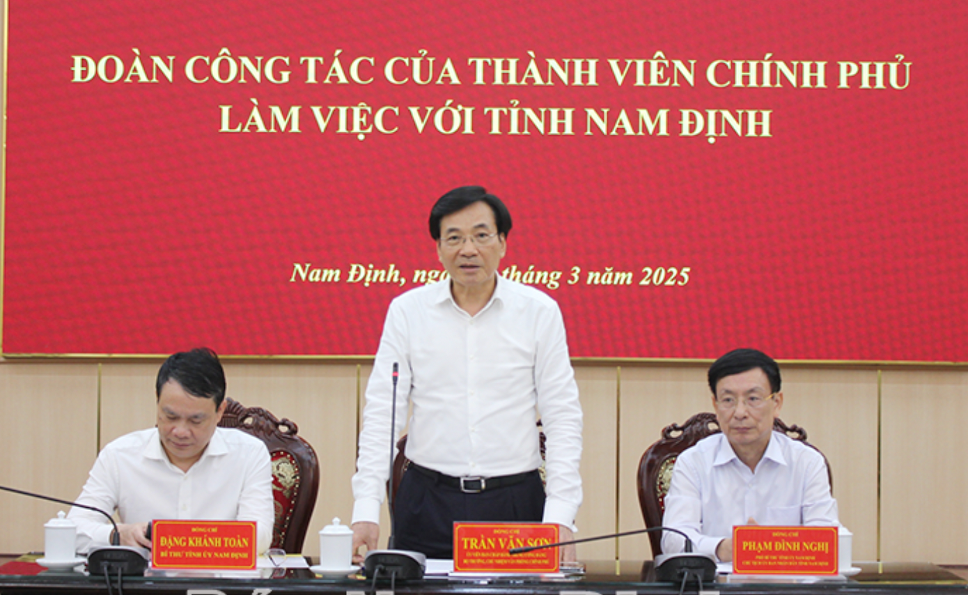 Ông Trần Văn Sơn, Bộ trưởng, Chủ nhiệm Văn phòng Chính phủ phát biểu tại buổi làm việc. Ảnh: Thành Trung.