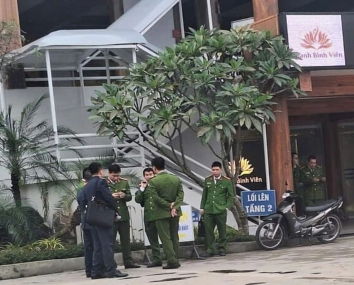 Lực lượng công an xuất hiện tại khu vực Công ty Cổ phần Thanh Bình An Lạc Viên. Ảnh: VOV. Lực lượng công an xuất hiện tại khu vực Công ty Cổ phần Thanh Bình An Lạc Viên. Ảnh: VOV.