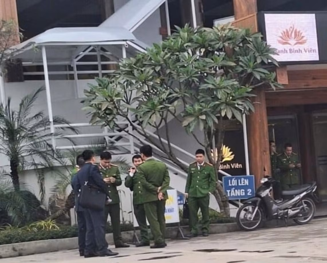 Lực lượng công an xuất hiện tại khu vực Công ty Cổ phần Thanh Bình An Lạc Viên. Ảnh: VOV.
