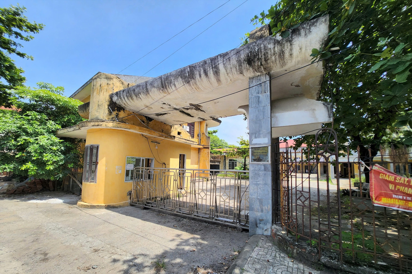 Cổng Bệnh viện Sản nhi cũ. Ảnh: N.B Cổng Bệnh viện Sản nhi cũ. Ảnh: N.B