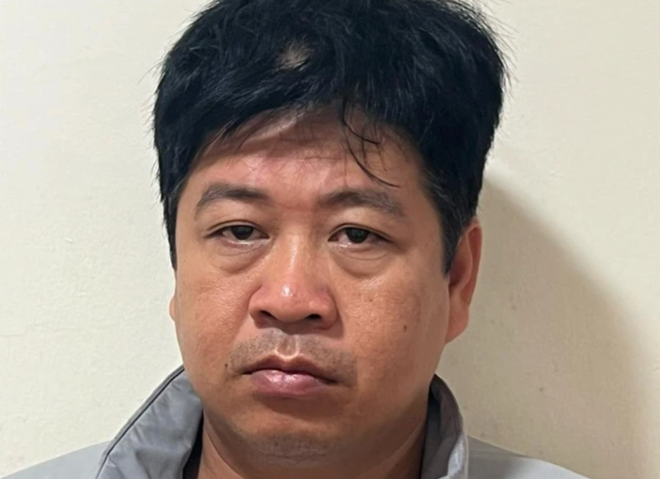 Bị can Đặng Trung Hoành, cựu Chánh văn phòng Huyện ủy Mang Thít. Bị can Đặng Trung Hoành, cựu Chánh văn phòng Huyện ủy Mang Thít.