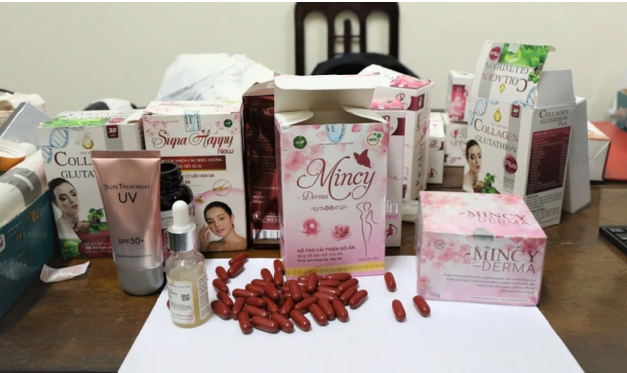 Thực phẩm chức năng, mỹ phẩm liên quan tới vụ án. Ảnh: Công an Nam Định. Thực phẩm chức năng, mỹ phẩm liên quan tới vụ án. Ảnh: Công an Nam Định.