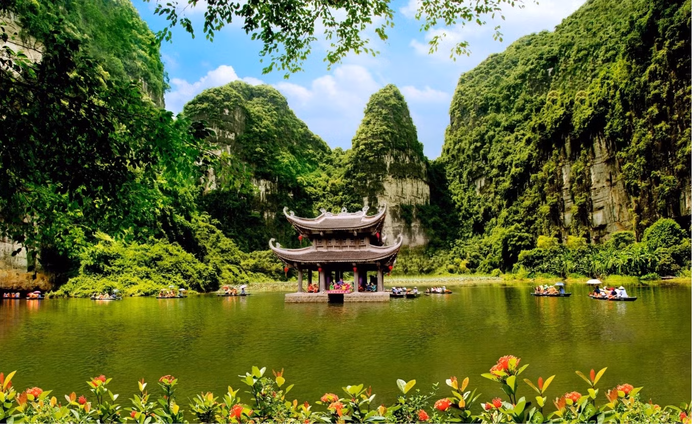 Thuỷ Đình là địa điểm được nhiều du khách check-in khi dạo quanh sông nước Tràng An. Thuỷ Đình là địa điểm được nhiều du khách check-in khi dạo quanh sông nước Tràng An.