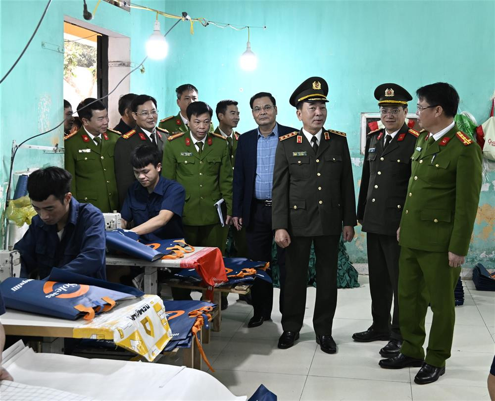 Thứ trưởng Trần Quốc Tỏ thăm, kiểm tra Cơ sở cai nghiện ma tuý tỉnh Ninh Bình. Ảnh: BCA. Thứ trưởng Trần Quốc Tỏ thăm, kiểm tra Cơ sở cai nghiện ma tuý tỉnh Ninh Bình. Ảnh: BCA.