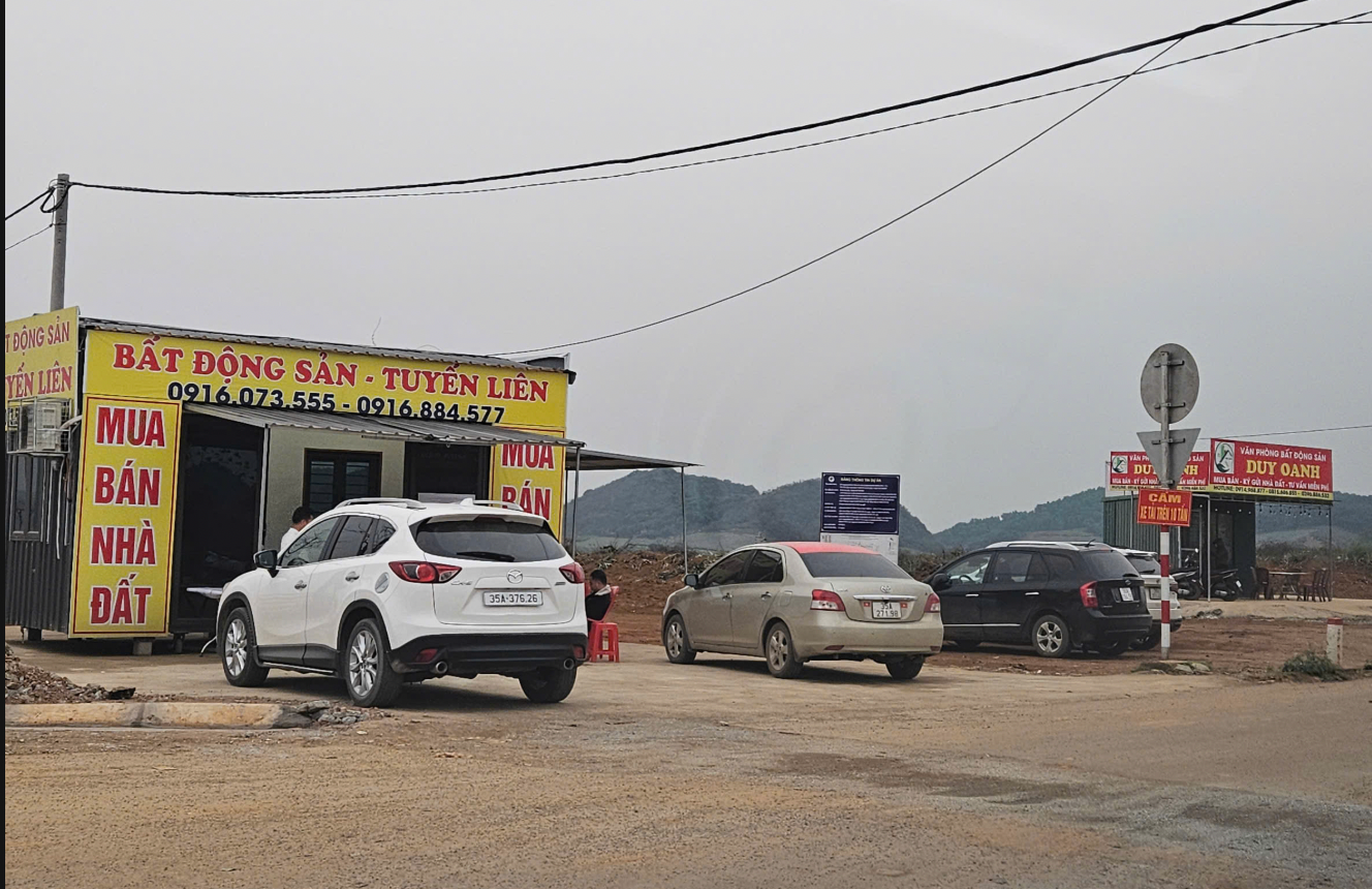 Hình ảnh các địa điểm giao dịch đất đai mọc lên trên địa bàn TP Hoa Lư. Hình ảnh các địa điểm giao dịch đất đai mọc lên trên địa bàn TP Hoa Lư.