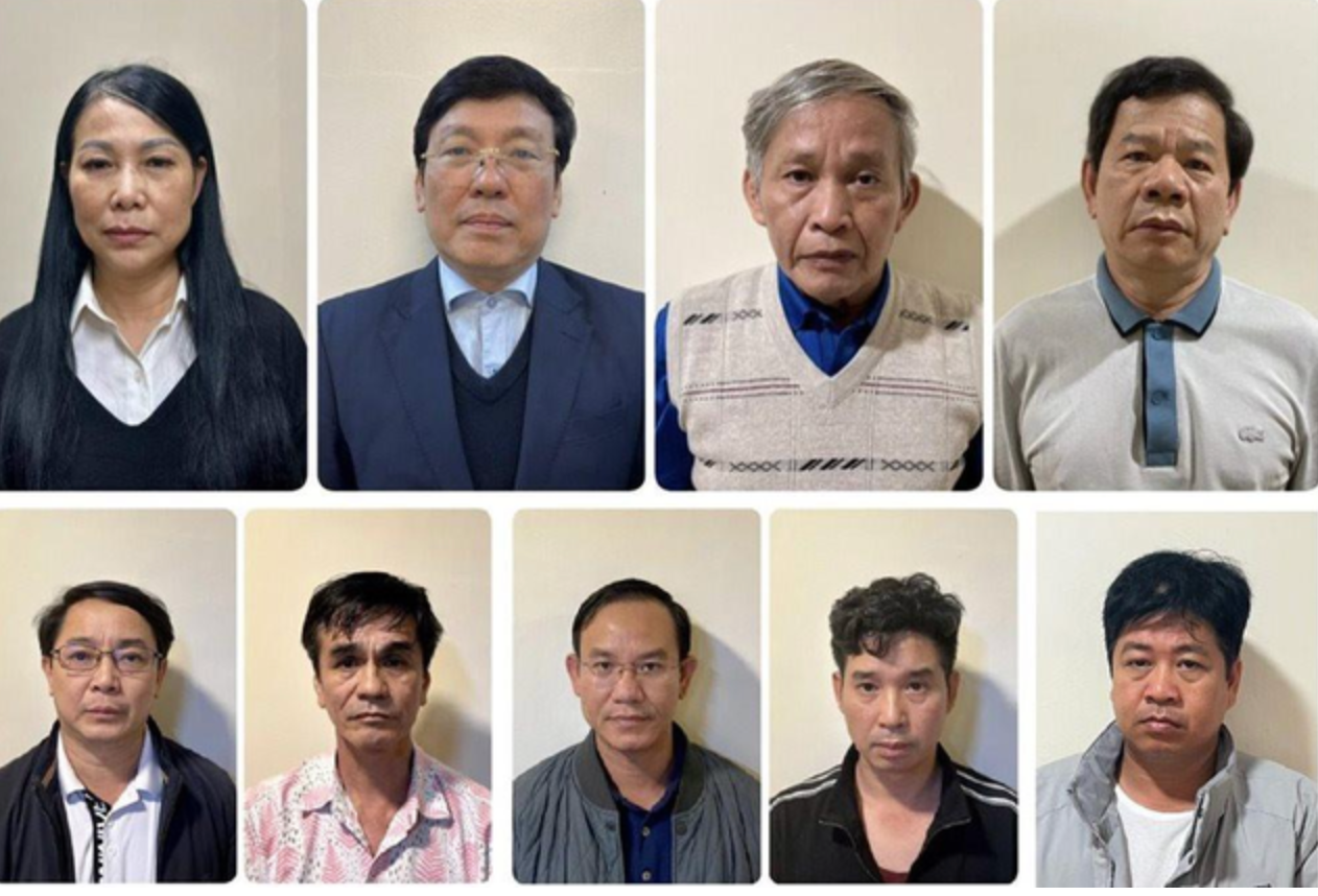 Nhiều cựu quan chức "ngã ngựa" trong vụ án liên quan Tập đoàn Phúc Sơn. Nhiều cựu quan chức "ngã ngựa" trong vụ án liên quan Tập đoàn Phúc Sơn.