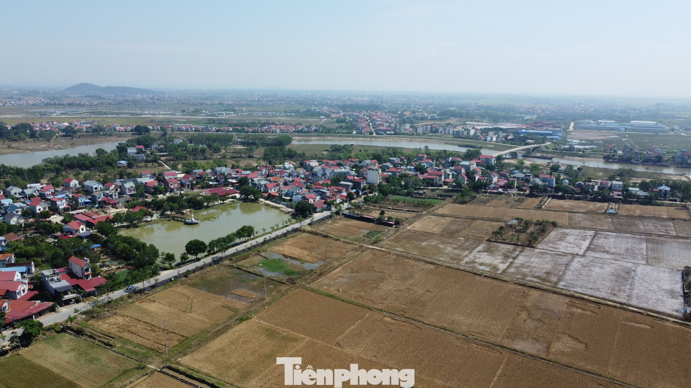 Do ảnh hưởng của mưa lũ, nước sông Cà Lồ và sông Cầu dâng nhanh, gây ngập lụt hơn 3.300 hộ dân, 15.673 nhân khẩu. Trong đó, ngập nặng nhất là thôn An Lạc, Hòa Bình (xã Trung Giã), Ngô Đạo (xã Tân Hưng), xã Việt Long, xã Xuân Thu, xã Kim Lũ… Do ảnh hưởng của mưa lũ, nước sông Cà Lồ và sông Cầu dâng nhanh, gây ngập lụt hơn 3.300 hộ dân, 15.673 nhân khẩu. Trong đó, ngập nặng nhất là thôn An Lạc, Hòa Bình (xã Trung Giã), Ngô Đạo (xã Tân Hưng), xã Việt Long, xã Xuân Thu, xã Kim Lũ…