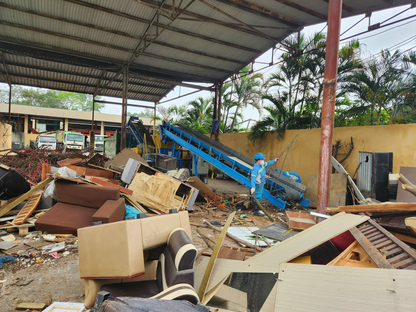 Về vấn đề này, Sở Tài nguyên và Môi trường TP Hà Nội đã có văn bản gửi UBND các quận Hoàn Kiếm, Hai Bà Trưng, Đống Đa, Ba Đình, đề nghị các quận có ý kiến góp ý đối với phương án thí điểm thu gom, vận chuyển, tiền xử lý rác thải cồng kềnh trên địa bàn 5 quận.