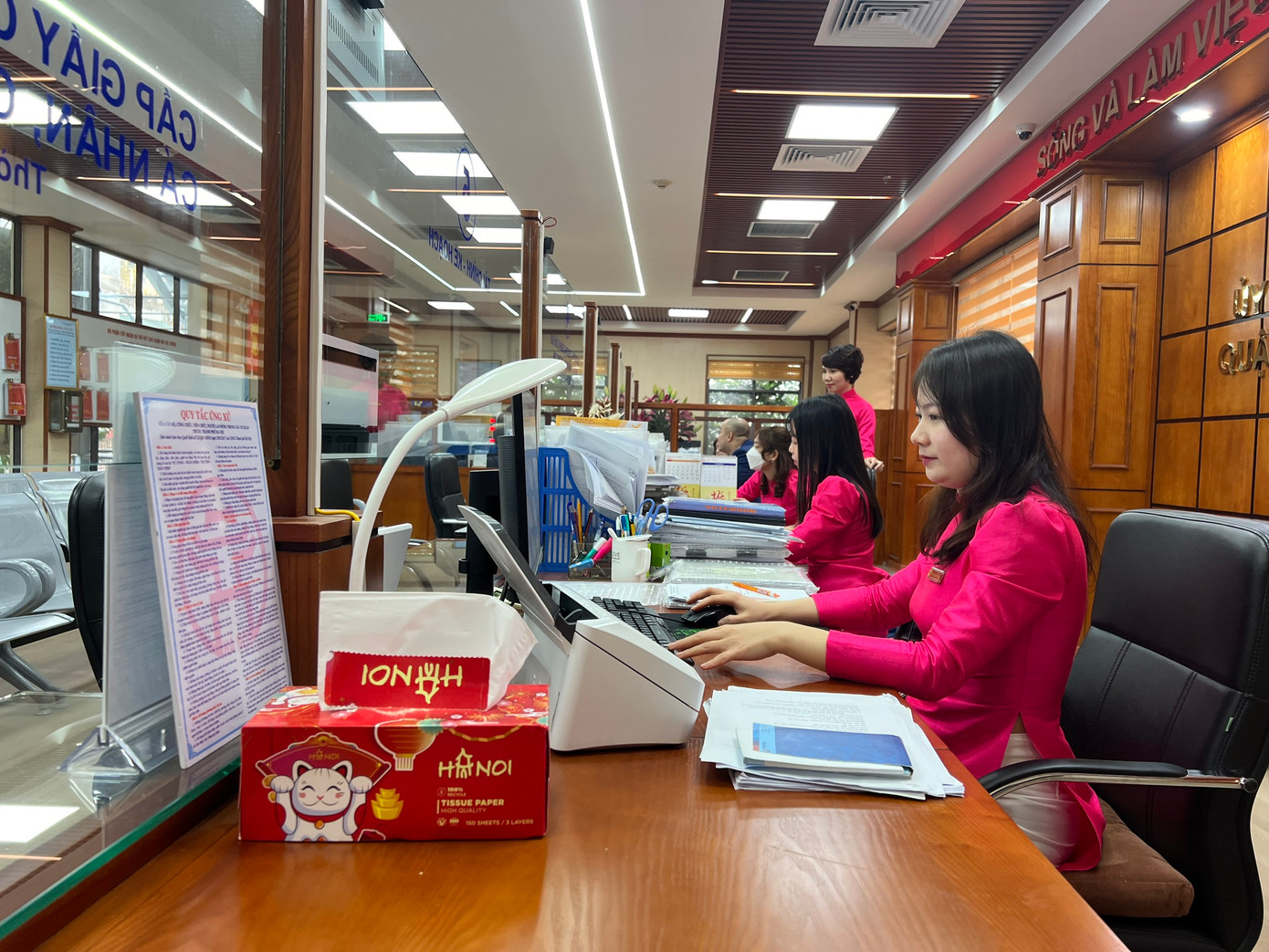 Trao đổi với PV Tiền Phong, đại diện Sở Nội vụ Hà Nội cho biết, năm 2024, Sở Nội vụ không tổ chức đoàn kiểm tra công vụ mà ủy quyền cho các quận, huyện tự thành lập đoàn kiểm tra công vụ. Đồng thời, Sở đã đề ra 9 nhóm giải pháp trọng tâm gắn với đổi mới mạnh mẽ công tác chỉ đạo điều hành, trong đó có nhóm giải pháp về thanh tra, kiểm tra.