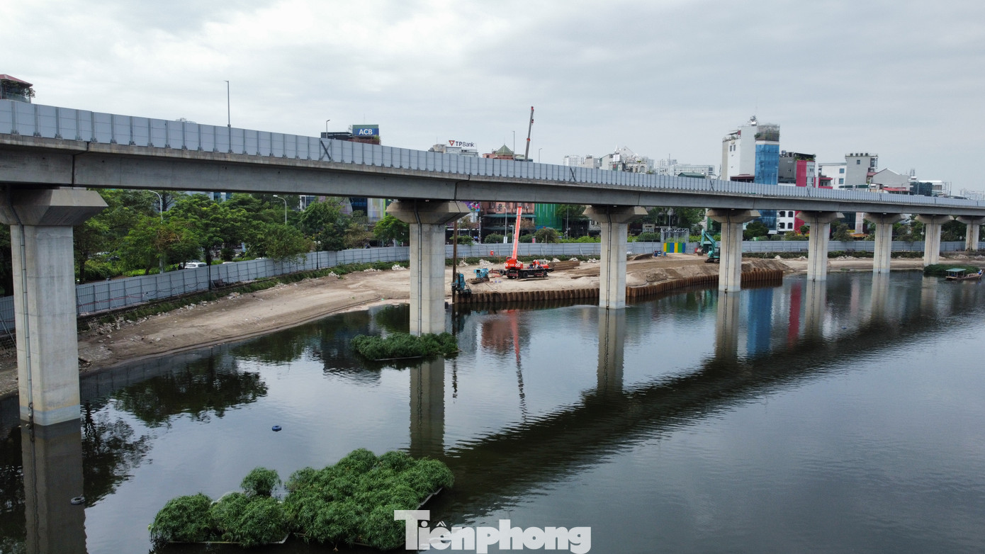 Được biết, hồ Đống Đa có diện tích khoảng 13,3ha. Phía Đông và Đông Nam là tuyến đường Hoàng Cầu nối từ đường Láng đến Đê La Thành đi qua và chạy vòng quanh hồ là tuyến đường Đặng Tiến Đông - Mai Anh Tuấn. Các tuyến phố xung quanh hồ Đống Đa có chiều dài 1.270m với mặt cắt ngang hiện trạng 6,5m.