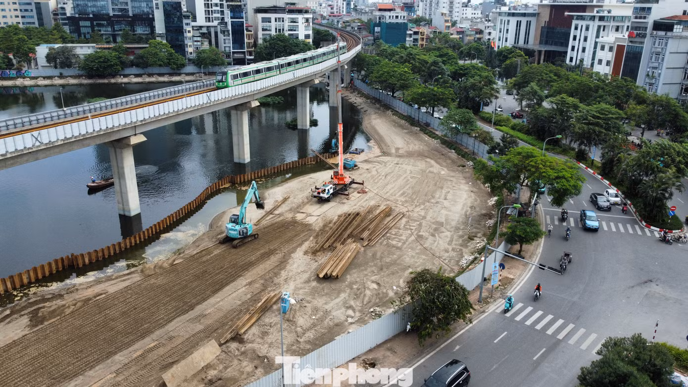 Hồ Đống Đa (hay còn gọi là hồ Hoàng Cầu) đang thi công