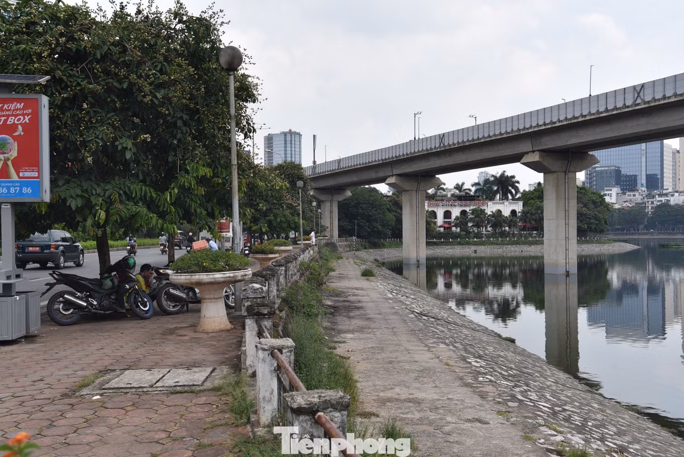 Theo đó, toàn bộ khu vực quanh hồ Hoàng Cầu sẽ được cải tạo. Theo đó, toàn bộ khu vực quanh hồ Hoàng Cầu sẽ được cải tạo.