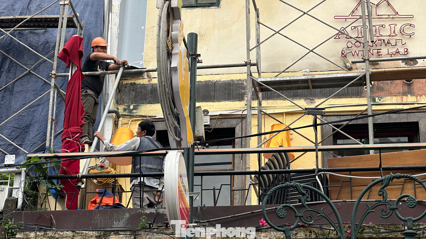 Tràng Tiền là hạt nhân của khu phố Tây xưa và khi đó, những ai có tiền vào mua sắm ở những cửa hàng ở phố này được coi là những người giàu có, sành điệu.